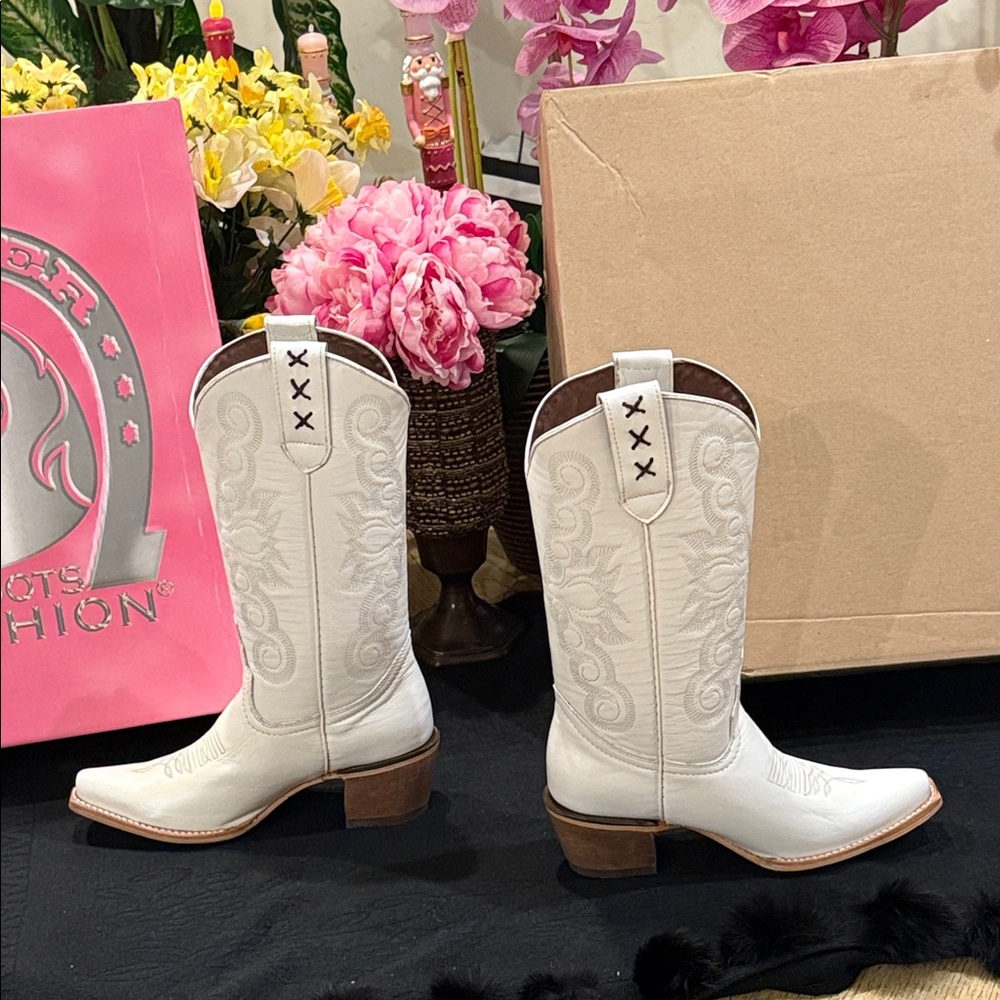 Elegant White Western Boots cowgirl